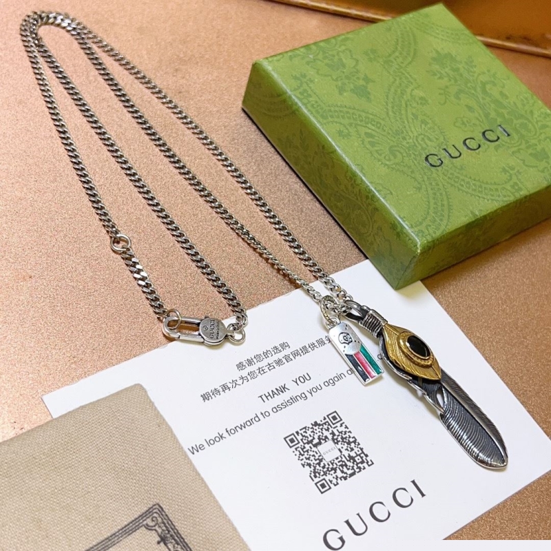 G*u*i necklaces